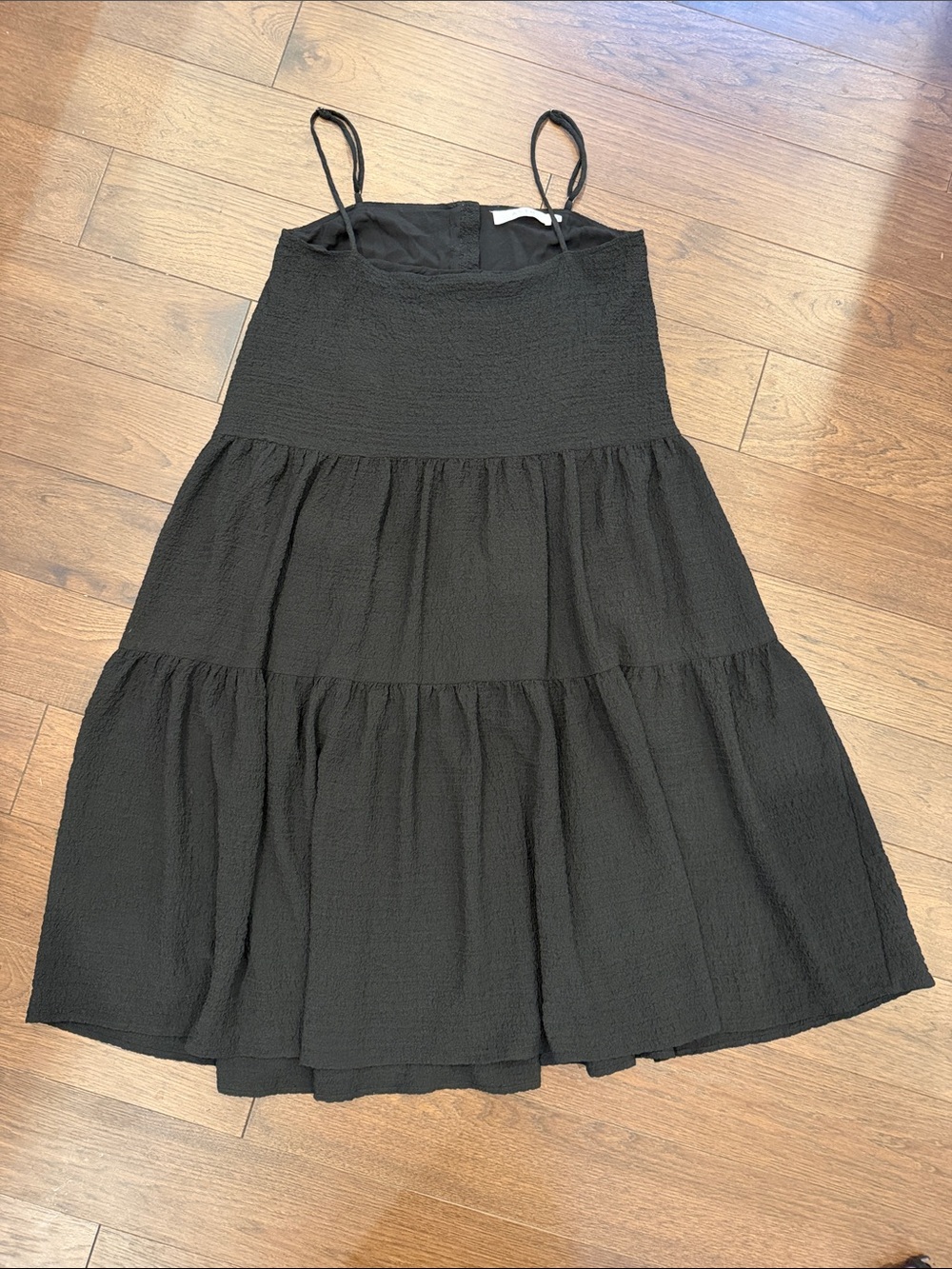 Astr Black Textured Tiered Dress with Spaghetti Straps Size Medium - C11-429